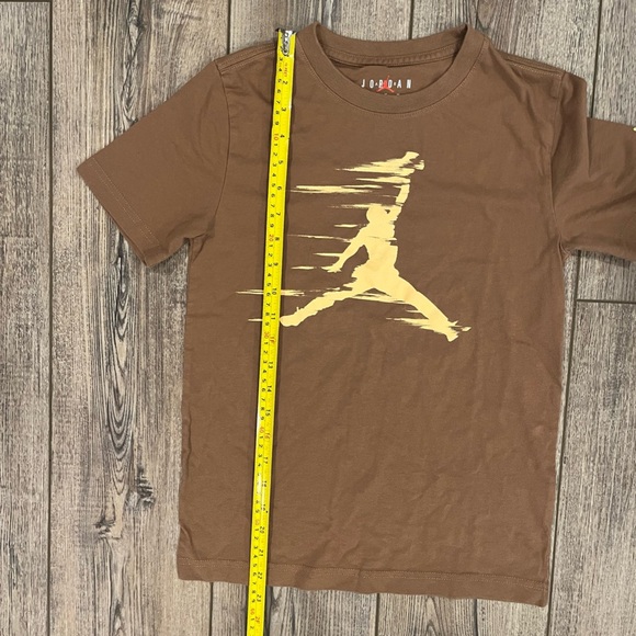 Jordan Boys Graphic T-Shirt Brown/Yellow (Size M 10–12) - Picture 6 of 6